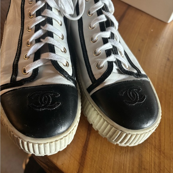 CHANEL HIGH TOP SNEAKERS - Picture 7 of 7